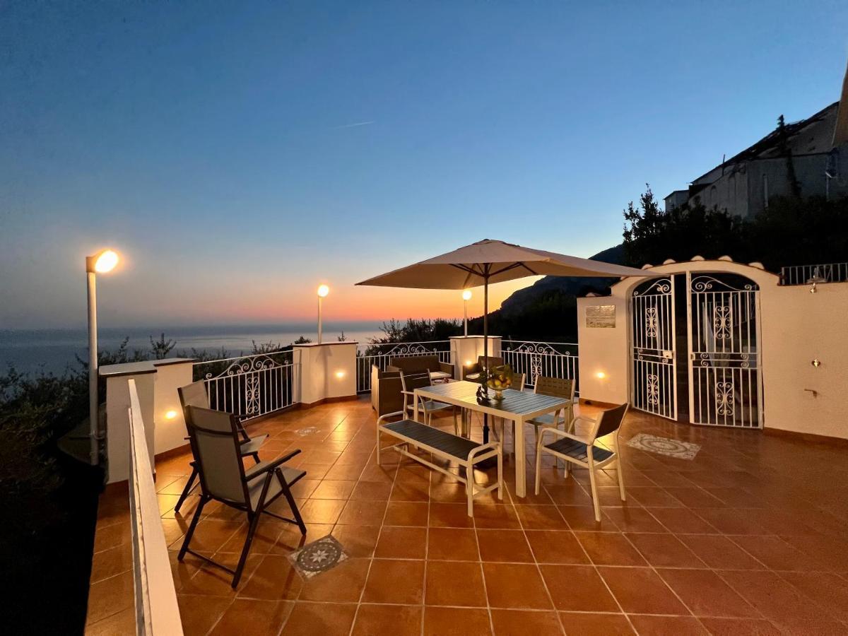 Infinity Experience Casa Vacanza Incantevole Con Terrazzo Scala Exterior photo