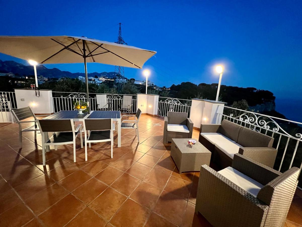 Infinity Experience Casa Vacanza Incantevole Con Terrazzo Scala Exterior photo